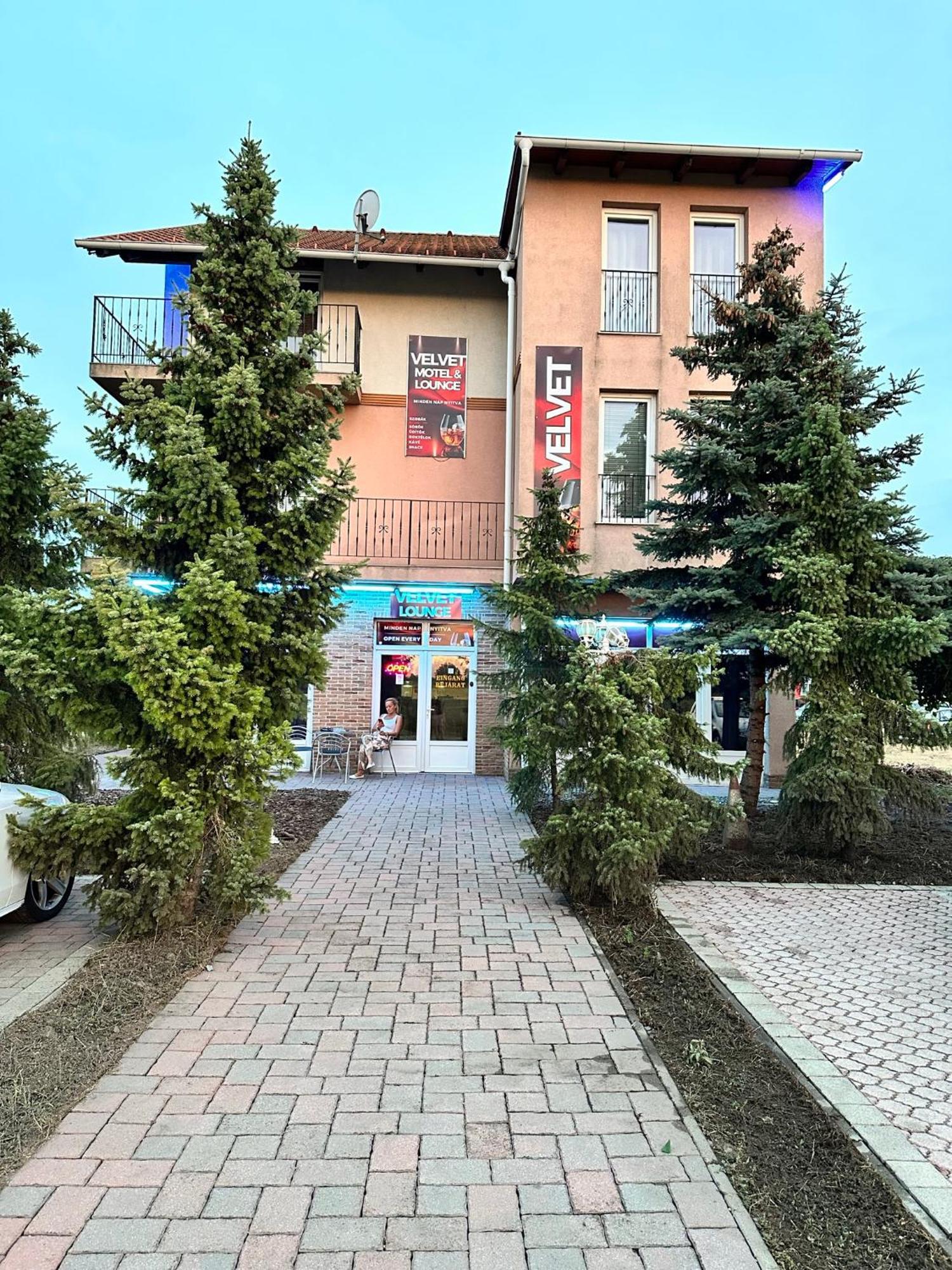 Velvet Motel Hegyeshalom Kültér fotó
